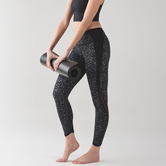 Lululemon Featherlight Tight - Picture 8 of 9